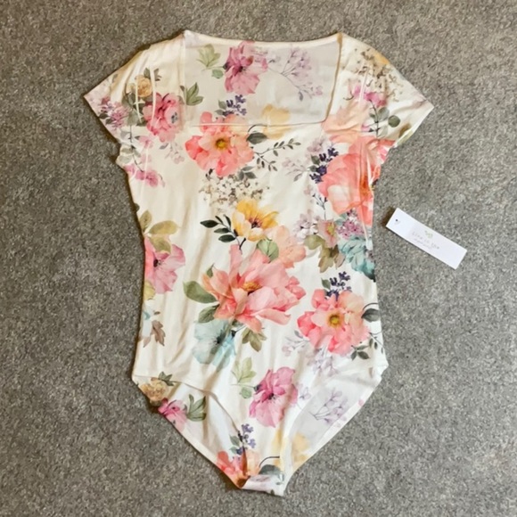 live in the moment Tops - Bnwt Live in the moment floral bodysuit size sm